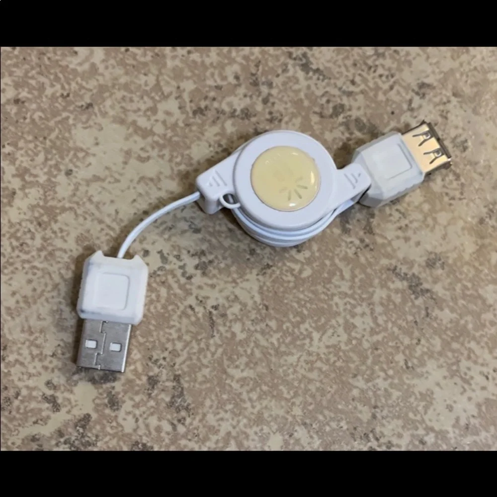 Case Logic Retractable Charger